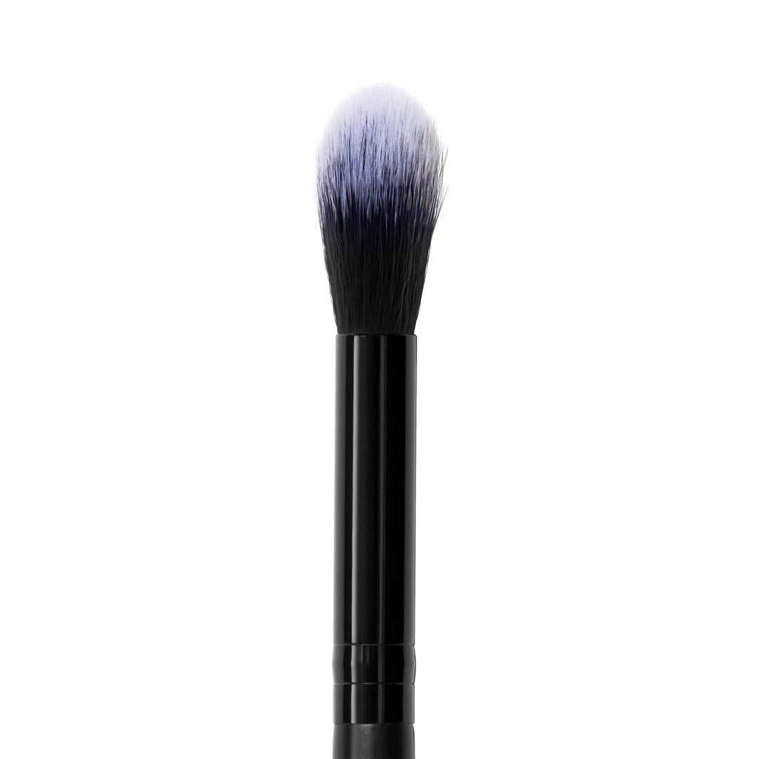 e.l.f. High Points Highlighter Brush, Soft & Tapered Face Makeup Brush For Illuminating & Creating Soft-Focus Glow, Vegan & Cruelty-Free