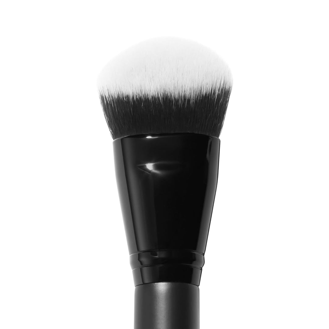 e.l.f. Smooth Swipe Foundation Brush, Face Makeup Brush For A Natural-Looking Finish, For Liquid & Cream Formulas, Vegan & Cruelty-Free