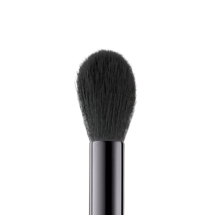 e.l.f. Highlighter Brush, Soft, Tapered Makeup Brush To Highlight & Strobe, Gives Skin An Illuminating Glow, Vegan & Cruelty-Free