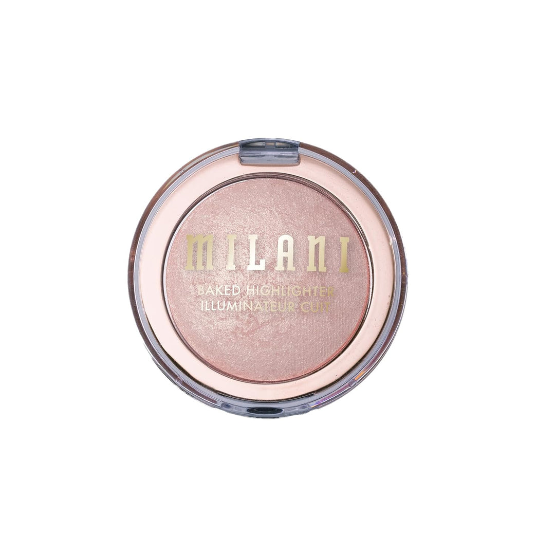 هايلايتر ميلاني بيكد، بودرة إضاءة للوجنتين | تركيبة سهلة الدمج تمنح توهجاً مضيئاً. غني بمكونات مفيدة للبشرة ويدوم حتى 12 ساعة مع إمكانية بناء الطبقات.