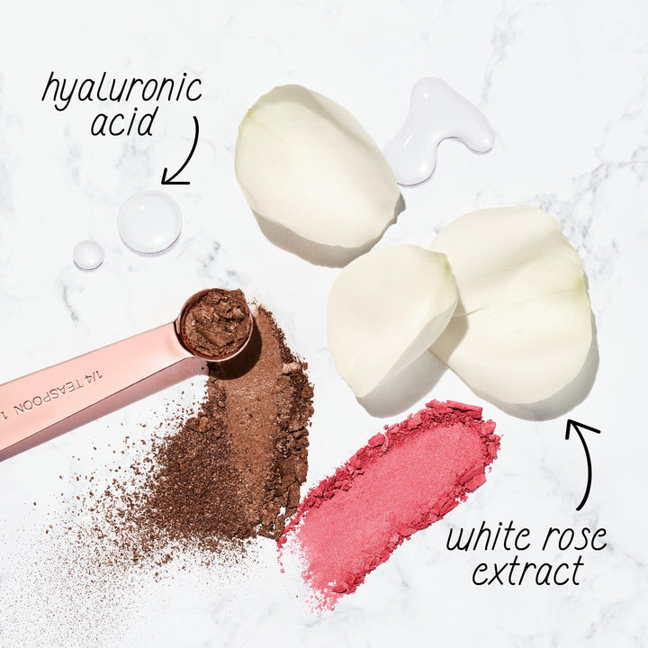 أحمر الخدود/البرونزر المخبوز المضيء TruBlend Skin Enhancer من COVERGIRL، مع حمض الهيالورونيك وخلاصة الورد الأبيض، يمتزج بسلاسة